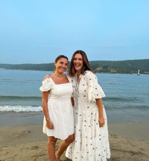 Bergüzar Korel Instagram - Pınar:Doğumgününde ikimizin çektirdiği fotoları yollasana.
Sonuç:💆🏾‍♀️😂

Sonu diil başı sürprizli🤪