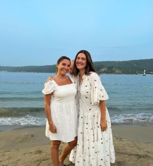 Bergüzar Korel Instagram - Pınar:Doğumgününde ikimizin çektirdiği fotoları yollasana.
Sonuç:💆🏾‍♀️😂

Sonu diil başı sürprizli🤪