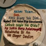 Bergüzar Korel Instagram - Tanıştığımızda halit şu anki yaşımdan 7 ben ise 18 yaş küçüktüm. Fotoğraftakilerin yarısından fazlasının ortalaması ise sanırım 30 yıl. Sizce ben kaç yaşındayım? Teşekkürler. #latethirties #fortysomething Maldives Islands