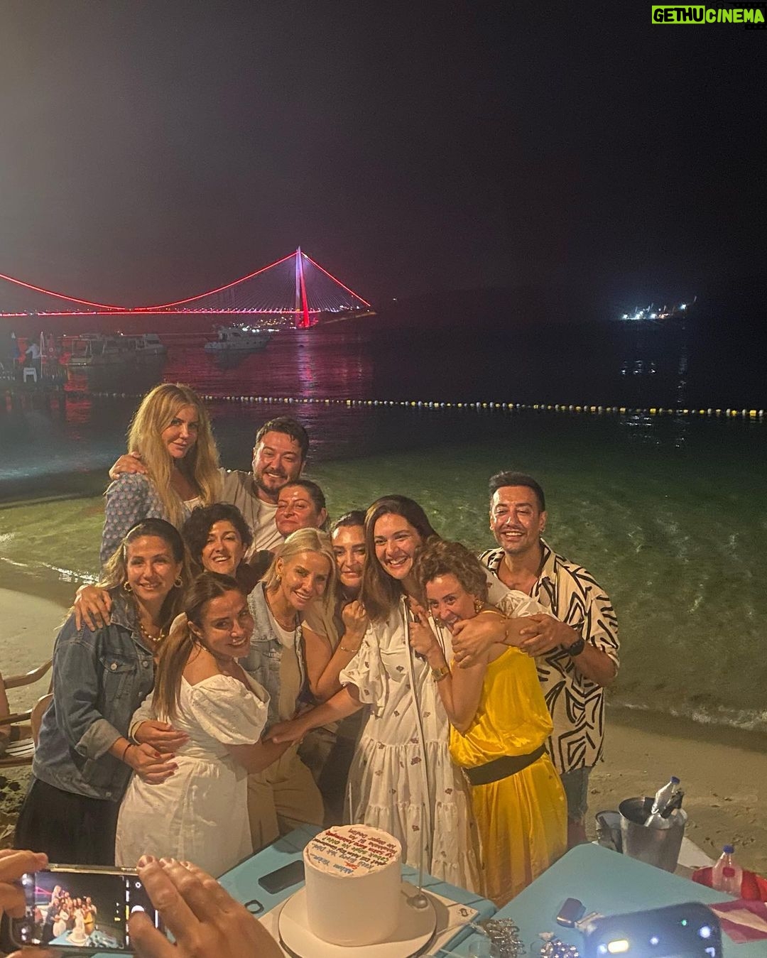 Bergüzar Korel - 328.5K Likes - Tanıştığımızda halit şu anki yaşımdan 7 ben ise 18 yaş küçüktüm.
Fotoğraftakilerin yarısından fazlasının ortalaması ise sanırım 30 yıl.
Sizce ben kaç yaşındayım?
Teşekkürler.
#latethirties
#fortysomething