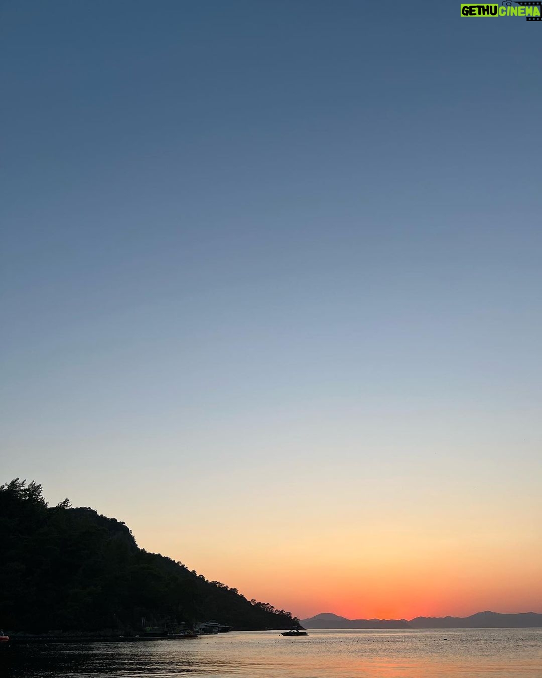 Bergüzar Korel Instagram - #photodump böyle bişey mi?