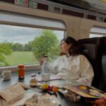 Bergüzar Korel Instagram - Masa instagram dünyasından çok uzakta😂 #londonwiththreekids