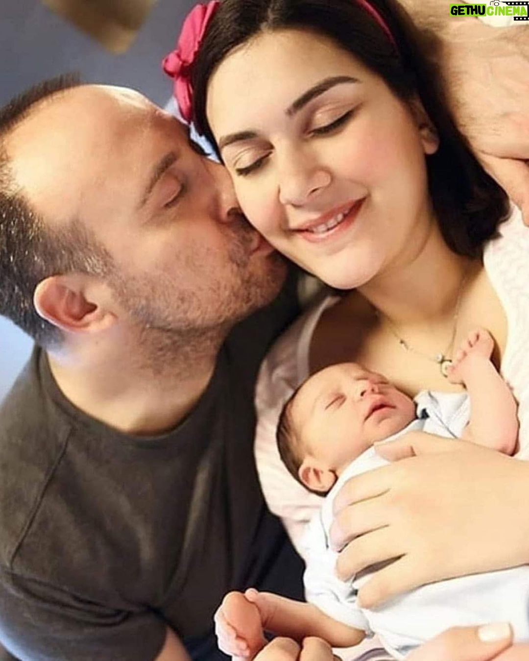 Bergüzar Korel - 120.4K Likes - İyi ki doğdun oğlum.
Kıymetlim,
İlk göz ağrım.
Bu dünyayı cennet yaptın bana.
Seninle dönüştüm,büyüdüm..
Varlığın bir hediye ailemize.
Kardeşlerin ve biz çok şanslıyız.
Sana olan sevgimi anlatmaya bildiğim hiçbir kelime yetmiyor.
Sağlıkla,mutlulukla hep elele hep birlikte oğlum.
İyi ki doğmuşsun.