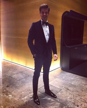 Berk Atan Instagram - #pantenealtınkelebek Dizimizin aldığı bu ödülün sahibi ilk bölümden beri bizi hiç yalnız bırakmayan izleyicimiz... 👏🏻 #GüneşinKızları