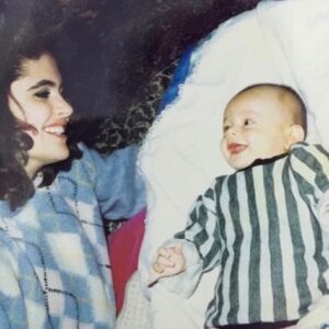 Berk Atan Instagram - Benim güzel koruyucu meleğim. Allah seni ailemizin başından eksik etmesin. Sevgin,şefkatin ve duaların benim en büyük gücüm ♥️ #9mayısannelergünü