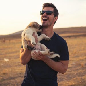 Berk Atan Instagram - Setimizin ayısı 😍 Kendisi yürümek yerine yuvarlanmayı tercih ettiği için adını ayı koydum. 🤷🏻‍♂️ 😁