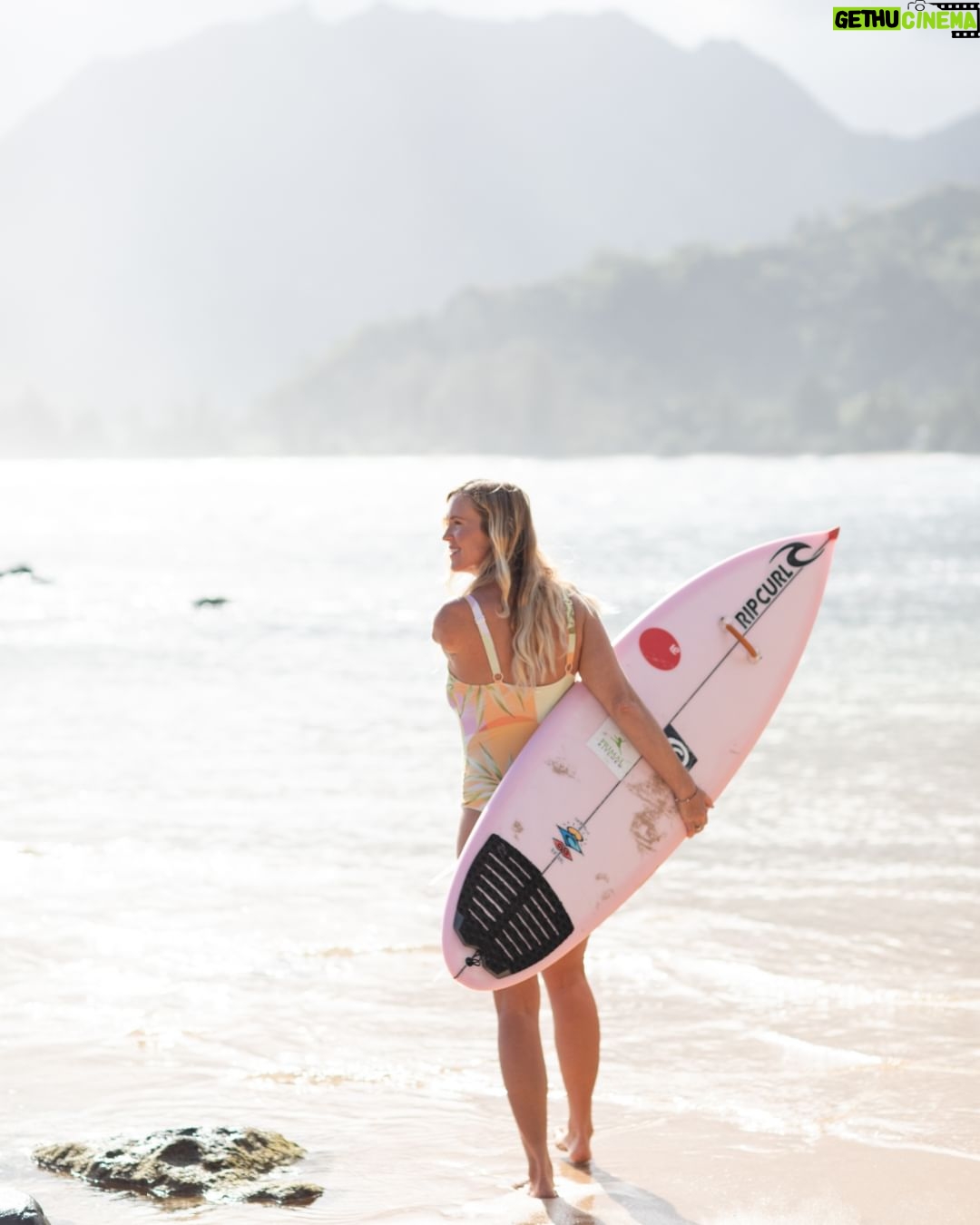 Bethany Hamilton Instagram - Living my life so much in the public’s eye has been extremely challenging and yet very beautiful at the same time! Receiving letters from people all over the world, saying I inspired them to keep going as they faced their hardship… led me to step outside of my comfort zone to encourage and bless others. As much as I wanted to hide on my little island, I decided to enter into the spotlight, and I hoped that my story would continue to be a light to others. I am so glad I made the decision I did – even when it hasn’t been easy. God gave me the strength when I was weak. I am so honored to be able to keep bringing hope to other people. It has been so amazing to see how God has used my life in ways I never imagined! You can be a light to others in your life if you're willing to step out of your comfort zone too! #bethanyhamilton #dailyencouragement