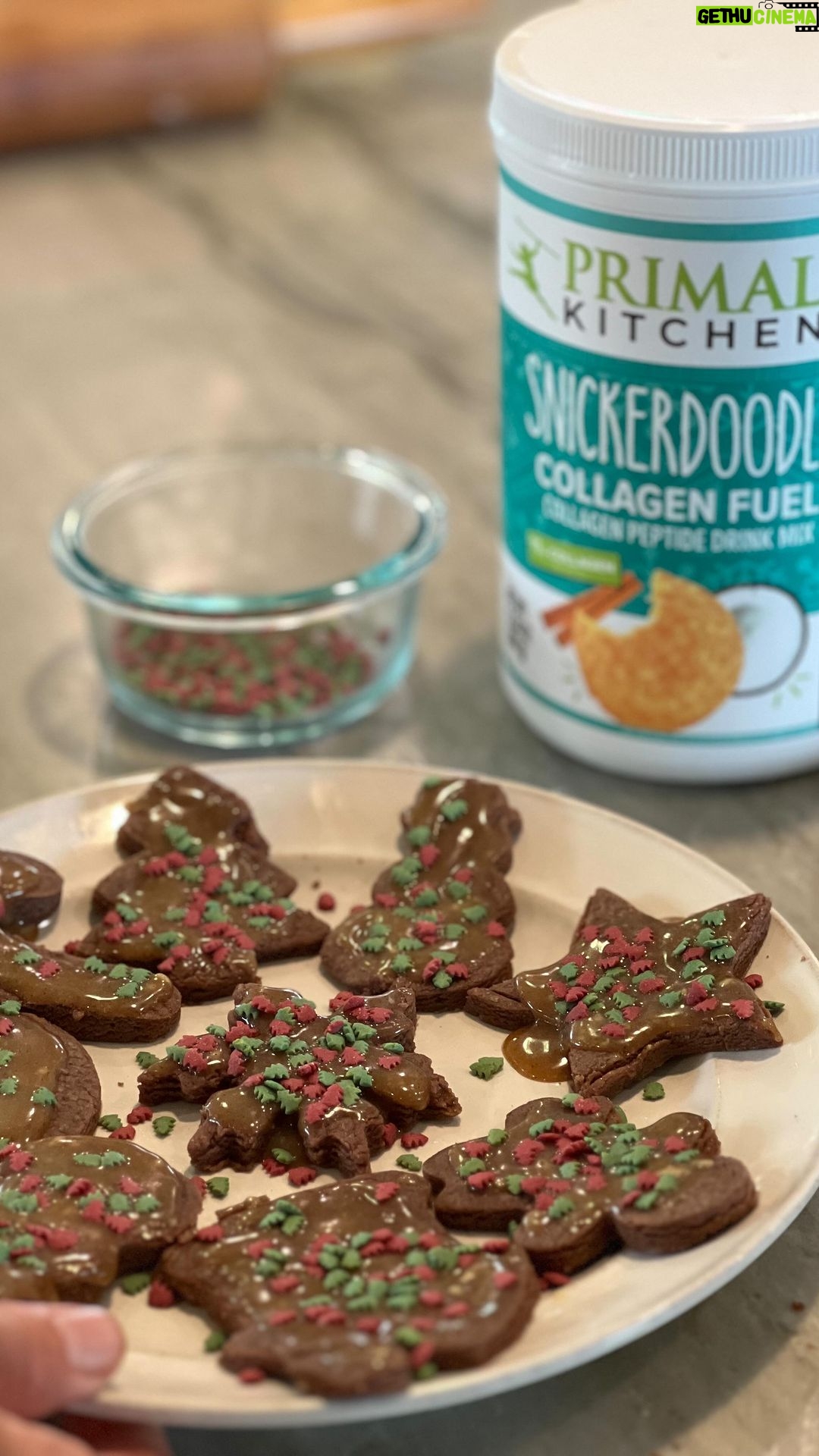 Bethany Hamilton Instagram - Snickerdoodle frosting making a delicious cookie topping! 😋 Our boys approved of this frosting we created from the Primal Kitchen Snickerdoodle Collagen Fuel on our traditional Christmas cookies! I like to add this delicious snickerdoodle flavor into cookies, milk, cakes, cupcakes, or even ice cream to give our desserts a collagen boost 😋 To share some stoke this season, @primalkitchenfoods is going to give away two $100 gift cards to primalkitchen.com! Enter by: 1) Following @primalkitchenfoods + @bethanyhamilton. 2) Liking this post. 3) Commenting on this post with #Bethany + #Sweepstakes to confirm your entry. Open to the US only. Must be 18 years of age or older. No purchase necessary. This Sweepstakes is not sponsored, administered, or affiliated with Instagram. This sweepstakes runs from December 19-23, 2022. The winner will be contacted via DM by the verified @primalkitchenfoods Instagram account on or after December 26th, 2022. Full rules in bio link of @primalkitchenfoods. #sponsored #biggerbite #primalkitchen