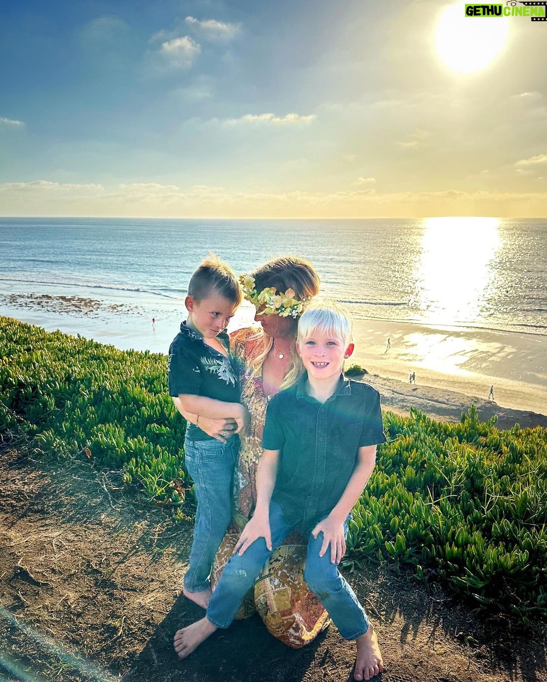 Bethany Hamilton Instagram - Motherhood is an awe-inspiring and beautiful journey! But it is also a huge responsibility. When we get to be our children’s primary role model, connected and bonded, it energizes a mom. What a beautiful and purposeful role! I’ve realized that just as important as fulfilling my purpose as a mother, is my job of making sure my children grow up healthy and capable in today’s world. I also realize how important it is to surround my children with other positive influences as well. And this is a key part of the purpose of my @ohanaexperiences program for mothers and teen daughters. Join me for 11 weekly live mentoring sessions with myself, expert guests, and like-minded mothers and daughters. And to top it off, an incredible 3-night bonding experience for you and your daughter here with me in Hawaii! Motherhood is such a gift and we can change the world by raising thoughtful and empowered women. So, getting to help other moms like you to develop the best possible relationship with their daughters is an absolute joy for me! Join me this January to Spring 2023 program with Hawaiian retreats in March & April is on offer now! Link in bio to learn more and book a call with my team today! #BHOhanaExperience #OhanaExperiences