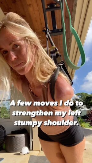 Bethany Hamilton Instagram - Keeping my body in balance is not easy. But not much in life is easy right?! 🤷🏼‍♀️ Gotta do what ya gotta do! Hope this gets you motivated to do whatever it is that’s not so easy! 
#health #motivation #posture #fitness