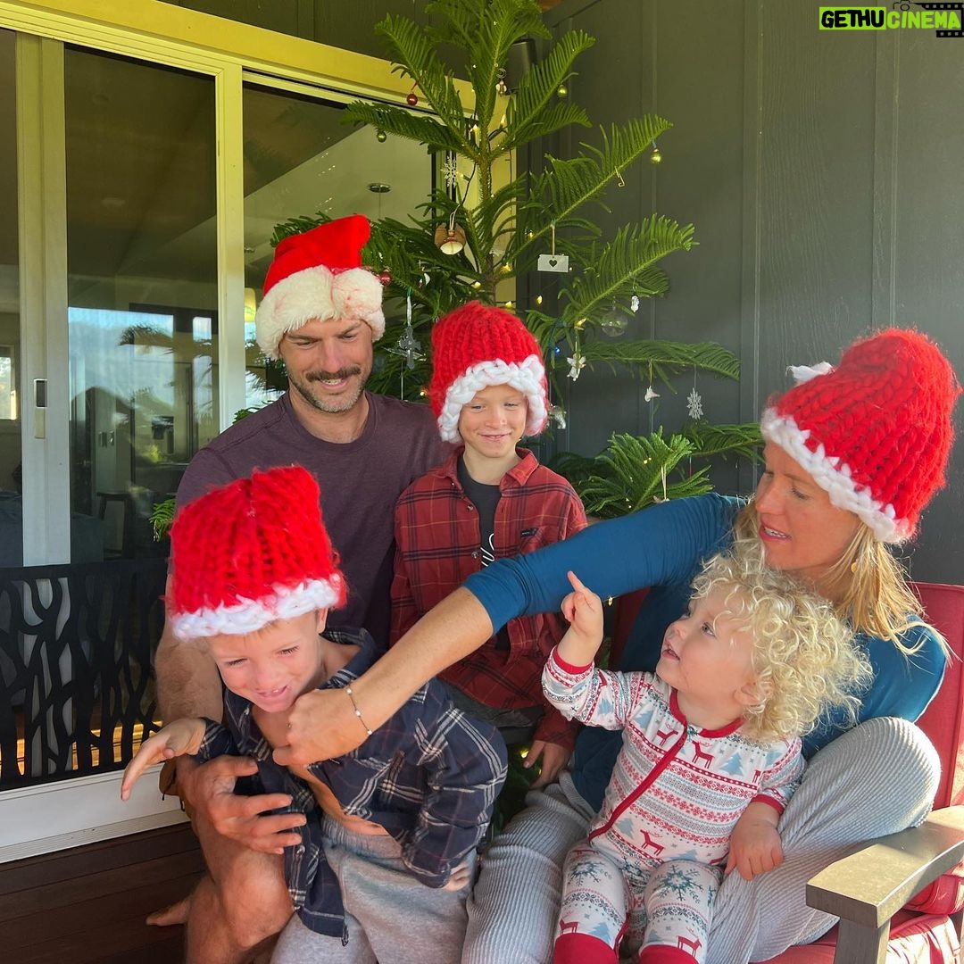 Bethany Hamilton Instagram - GRATEFUL photo dump ☺️💛 Christmas has been so lovely!!! Taking hope in God and His light as we slow down this time of the year. John 1:29 “Behold, the Lamb of God, who takes away the sin of the world!”