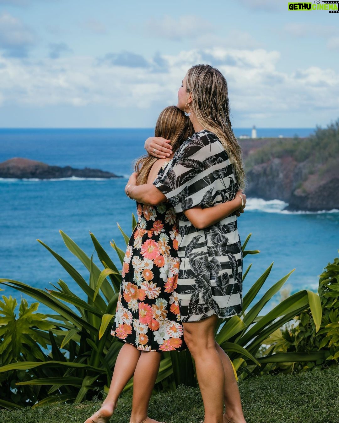 Bethany Hamilton Instagram - Motherhood is an awe-inspiring and beautiful journey! But it is also a huge responsibility. When we get to be our children’s primary role model, connected and bonded, it energizes a mom. What a beautiful and purposeful role! I’ve realized that just as important as fulfilling my purpose as a mother, is my job of making sure my children grow up healthy and capable in today’s world. I also realize how important it is to surround my children with other positive influences as well. And this is a key part of the purpose of my @ohanaexperiences program for mothers and teen daughters. Join me for 11 weekly live mentoring sessions with myself, expert guests, and like-minded mothers and daughters. And to top it off, an incredible 3-night bonding experience for you and your daughter here with me in Hawaii! Motherhood is such a gift and we can change the world by raising thoughtful and empowered women. So, getting to help other moms like you to develop the best possible relationship with their daughters is an absolute joy for me! Join me this January to Spring 2023 program with Hawaiian retreats in March & April is on offer now! Link in bio to learn more and book a call with my team today! #BHOhanaExperience #OhanaExperiences