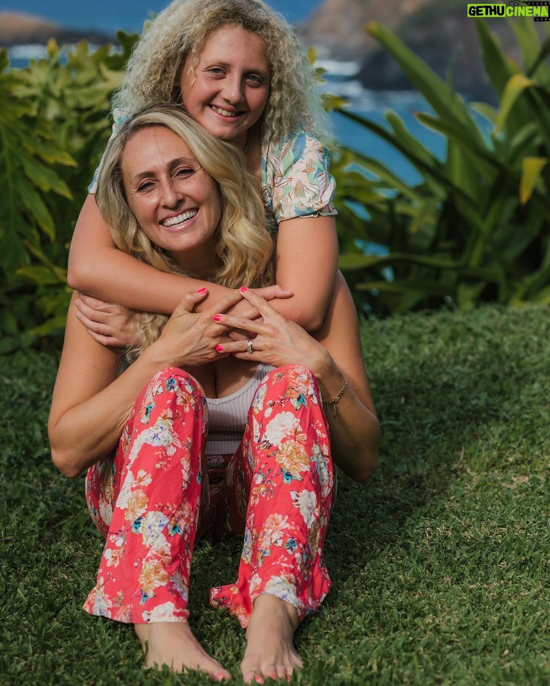 Bethany Hamilton Instagram - Motherhood is an awe-inspiring and beautiful journey! But it is also a huge responsibility. When we get to be our children’s primary role model, connected and bonded, it energizes a mom. What a beautiful and purposeful role! I’ve realized that just as important as fulfilling my purpose as a mother, is my job of making sure my children grow up healthy and capable in today’s world. I also realize how important it is to surround my children with other positive influences as well. And this is a key part of the purpose of my @ohanaexperiences program for mothers and teen daughters. Join me for 11 weekly live mentoring sessions with myself, expert guests, and like-minded mothers and daughters. And to top it off, an incredible 3-night bonding experience for you and your daughter here with me in Hawaii! Motherhood is such a gift and we can change the world by raising thoughtful and empowered women. So, getting to help other moms like you to develop the best possible relationship with their daughters is an absolute joy for me! Join me this January to Spring 2023 program with Hawaiian retreats in March & April is on offer now! Link in bio to learn more and book a call with my team today! #BHOhanaExperience #OhanaExperiences