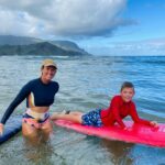 Bethany Hamilton Instagram - Stoked to hang with Daxton, & his family, who WON the trip to HAWAII through our #OneArmChallenge 💪🏽 Surfed, brought him my new book Surfing Past Fear & Unstoppable my Doc and we caught some crabs and had a family hang session! 🤙🏽😃☀️ We all can Adapt and Daxton is doing just that with a fierce determination!!! Go Daxton!!!