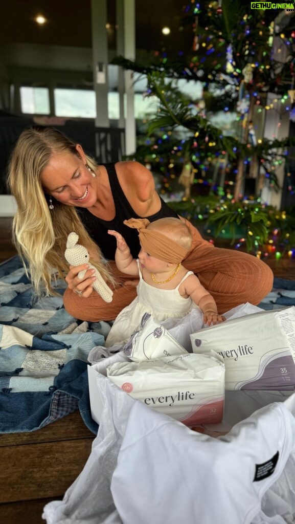 Bethany Hamilton Instagram - A sweet gift idea, checkout the @everylifeco New Baby Gift Box, designed to celebrate every new bundle of joy in your life this Christmas season! 🎄 Inside each thoughtfully curated box, you’ll find the perfect start for a precious one: •Two packs of our premium diapers (newborn and size 1) •A pack of soft EveryLife wipes •An heirloom-quality blanket from Proclaim Streetwear (made from organic cotton) •An adorable hand-crocheted Hunny Bunny rattle from Huds and Hanes This exclusive gift box is a LIMITED EDITION. Purchase yours today at EveryLife.com/newbaby and save 20% with code JOY20 until 12/19 Hawaii