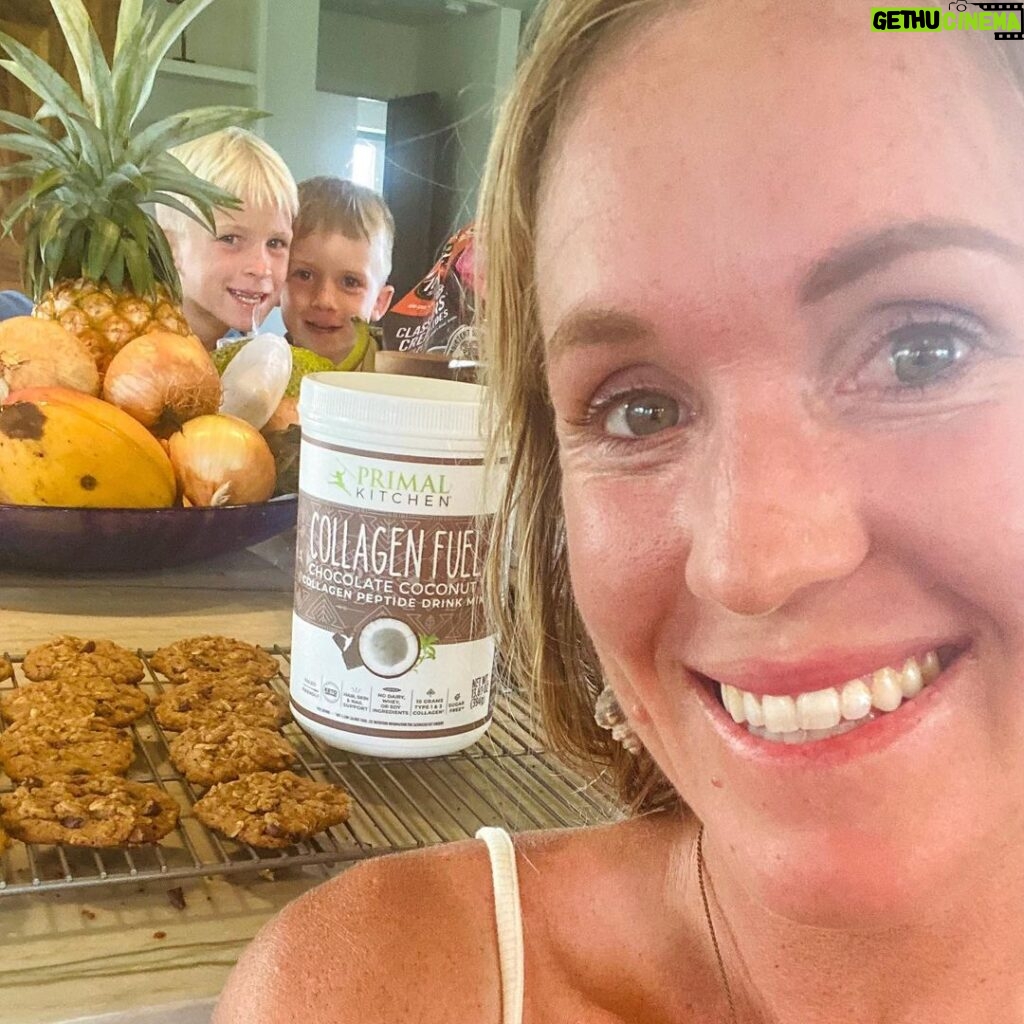 Bethany Hamilton Instagram - Mom Tip: always have cookies on hand, especially when friends are over! 🍪🍪🍪 #sponsored I call these the Happy House Cookies because our whole house is stoked on them! They have a great chewy texture and taste AMAZING. My secret ingredient is the Primal Kitchen Chocolate Coconut Collagen Fuel because it adds some extra chocolatey flavor. - 1 cup of Butter - 1 cup of sugar - 1 cup of brown sugar - 1 cup of Macadamia nut butter (or peanut butter) - 1 tsp vanilla - 2 eggs - 1.5 cups of flour - 1 cup of Primal Kitchen Chocolate Coconut Collagen Peptides - 1 tsp salt - 1 tsp baking soda - 1/2 tsp baking powder - 1.5 cups of oatmeal - 1.5 cups of shredded coconut - 1 cup of chocolate chips Preheat oven to 350 degrees. Cream together the butter and sugars. Mix in macadamia nut butter. Add eggs and vanilla. In a separate bowl, mix the flour, collagen, baking soda, salt and baking powder. Combine oatmeal and shredded coconut with the dry ingredients. Add the dry ingredients to the butter mixture. Mix well. Then fold in chocolate chips. Bake 8-10 minutes. @primalkitchenfoods #bethanystylehealth #primalkitchen #biggerbite