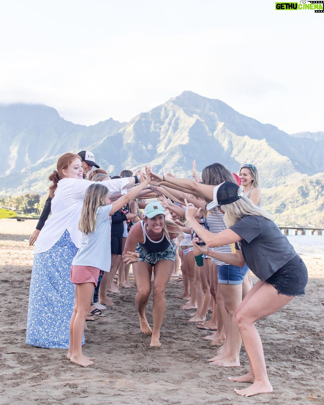 Bethany Hamilton Instagram - We had a blast at the ‘Ohana Experiences Surf Day with @BethanyHamilton in beautiful Hanalei Bay, Hawaii! 🌴 These mamas and daughters are part of our 12-week ‘Ohana Journey, and it was so fun to be all together with our toes in the sand after getting so close over the last 10 weeks. 🌺 The All Inclusive Hawaiian Retreats start tonight, stay tuned to follow the action! If you want to learn more, click the link in bio!! 🌴