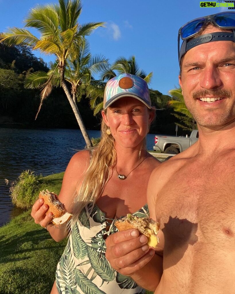 Bethany Hamilton Instagram - Fun family time ❤️💦🎣☺️ Keeping life prioritized how we like it!!! Family, adventure, nature, and good food 🤙🏽 Primal Kitchen helps make our meals extra yummy ☺️ #bethanystylehealth #primalkitchen #biggerbite @primalkitchenfoods