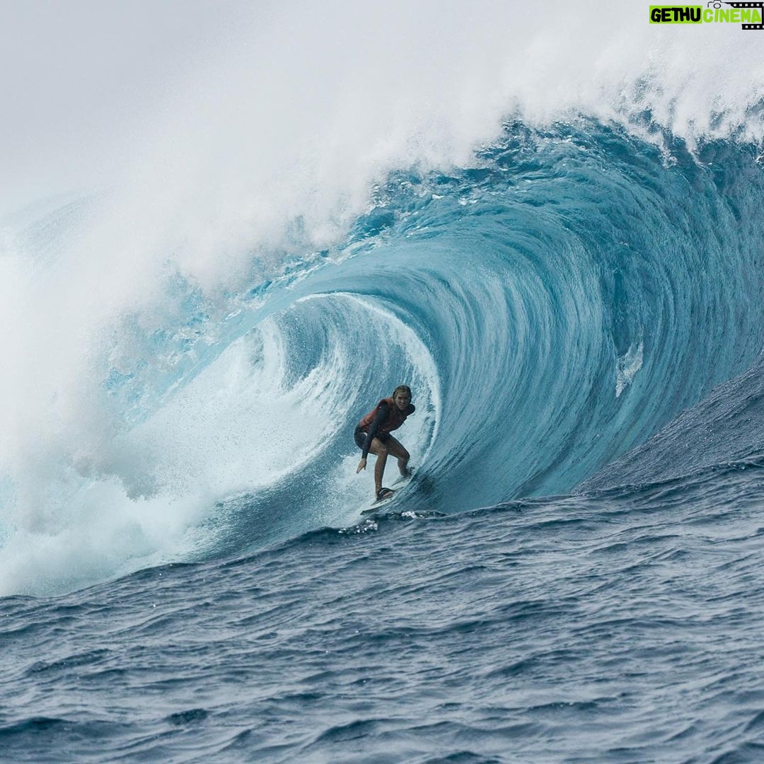 Bethany Hamilton Instagram - Life is a lot like the ocean. It’s challenging, its beautiful and it can change at anytime… Competitive surfing is such a unique sport because it’s actually more about adapting to the conditions of the ocean than who you’re up against. 🌊 The waves might be amazing when your heat starts and by the time you finish, they could be super bad. Anything can happen – the wind can pick up, the waves can get mushy, the sets can slow down. You really have to be ready to adapt to what the ocean brings. Pushing myself out there during training and competitions has taught me so much patience, grit, and determination because the ocean is always humbling me and putting me in my place. These days, I’m finding other ways to chase my surfing dreams, fuel my “search” and stoke that inner drive to improve my skills! Now that I’m a mom of four, I’m focusing more on surfing with my kids! Raising children at the beach is not too bad, right? 😉 So to wrap this post we have got to be ready to adapt! If you’re wanting to overcome in any area of your life, I made an all access pass of every course I’ve created to live an unstoppable life. You’ll listen to incredible people you may have heard before including Tim Tebow, Bob Goff, Laird Hamilton, Gabby Reece, and more! 👀🥳 Comment: “overcome now” and I’ll send you a message with the details!