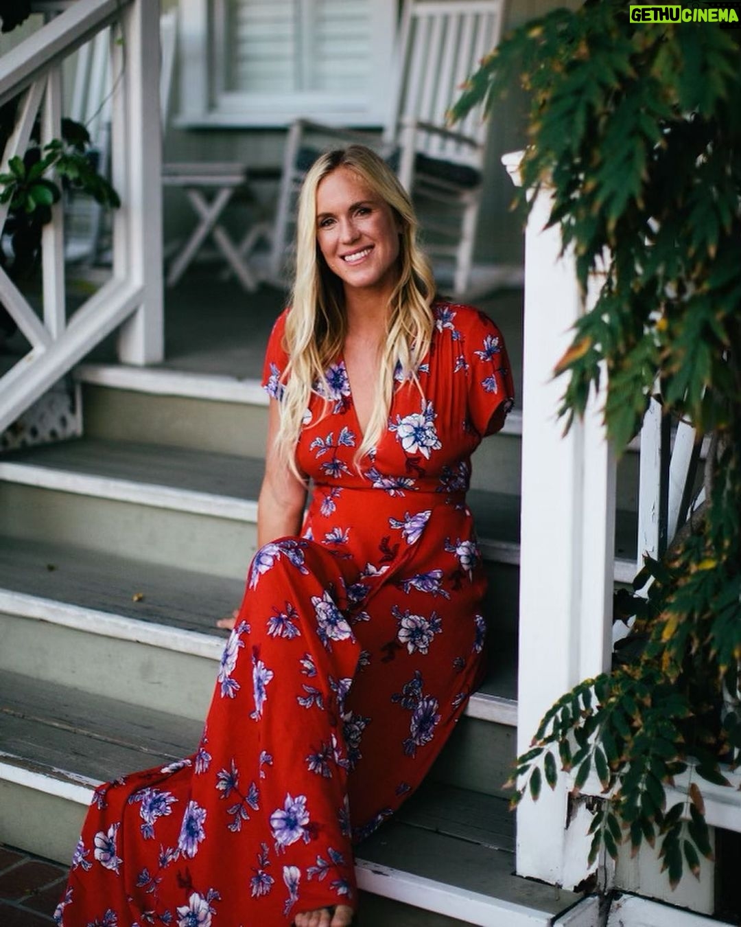 Bethany Hamilton Instagram - I’ll be honest, I’m not a raving fan of social media. But, I do work hard to keep up a strong presence on the platforms so that I can encourage and connect with all of you and the world! 🗺️🤙🏼 Social media is not all bad, but sometimes it can be a struggle to use it well! Before I know it, I’ve just spent way more time scrolling than I meant to or I’m looking at a friend’s post instead of looking at my son’s face when he’s talking to me. As much as it’s fun to get dressed up for photos like these you’re seeing, it is not my every day reality with my husband, 3 boys, and daughter! 💛 Today I wanted to share some of my tops tips for keeping social media at a healthy distance. 1. Remember comparison is the thief of joy! Any second you recognize you may be slipping into believing your life is less than someone else’s… take a break. 2. Encourage those who God has called you to! Remember why you’re here – that could be as simple as being a light in a dark place. 3. Stay in today’s reality. Spend more time with your people without your phone. Put your phone in a separate room at night to remove distractions and get deeper sleep. 4. Create more than you consume! Get back to a life of creating, enjoying your activities and life giving pastimes. I would love to know what helps you keep social media boundaries and even how you implement them in your family! 👇🏼 Share below!!