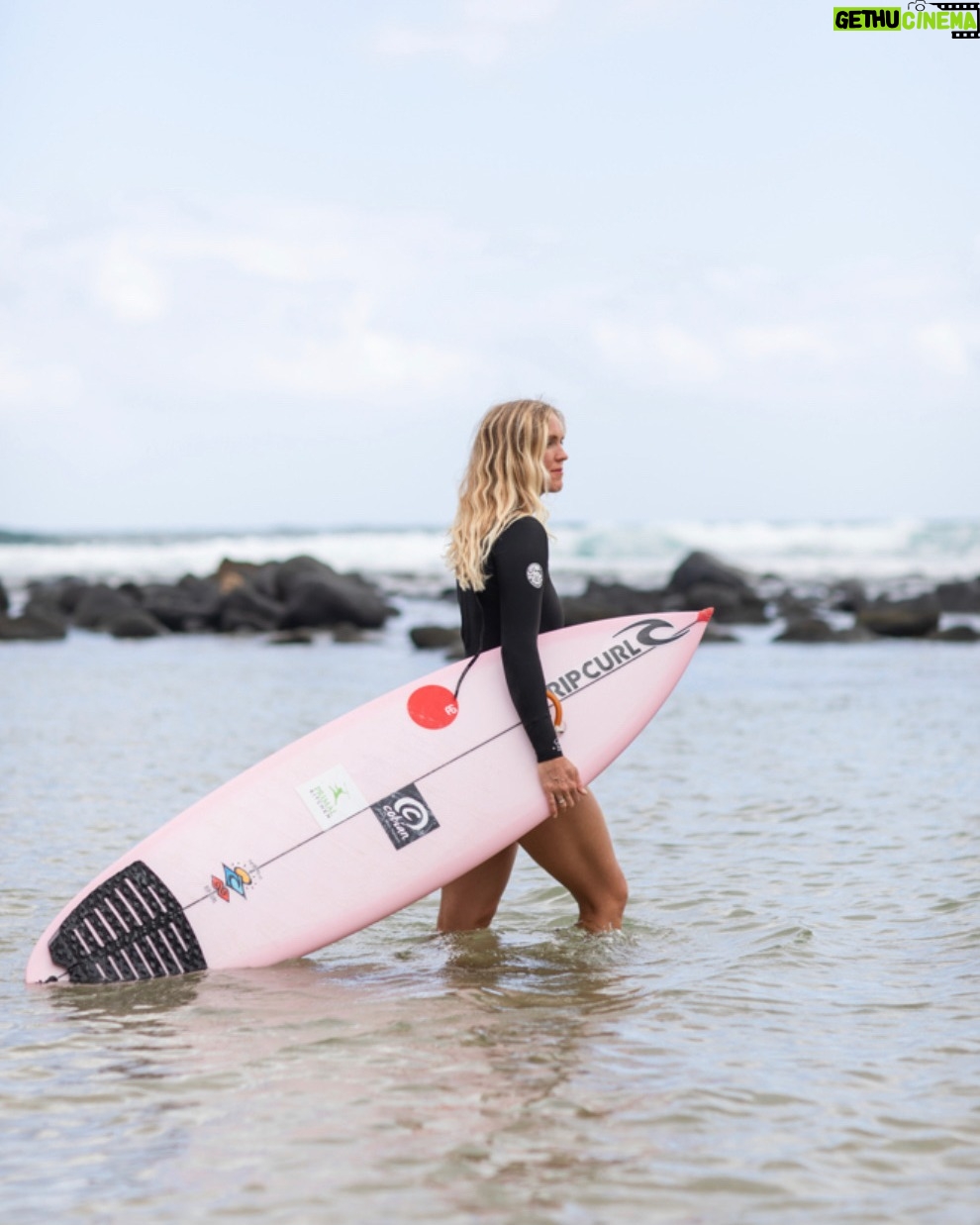 Bethany Hamilton Instagram - One of the key parts of my health routine is time in the sauna. There are SO many benefits to sauna use. These are just a few: — improves heart function (better circulation, lower blood pressure) — reduces inflammation and detoxes toxins — soothes headaches and body aches — combats stress — helps with asthma and other lung issues — supports skin health I’ve experienced so many benefits in my own life. It’s so empowering to take charge of your own health and find habits, hacks and routines that actually work. (: #health #wholeness #sauna #healthbenefits #bepresent