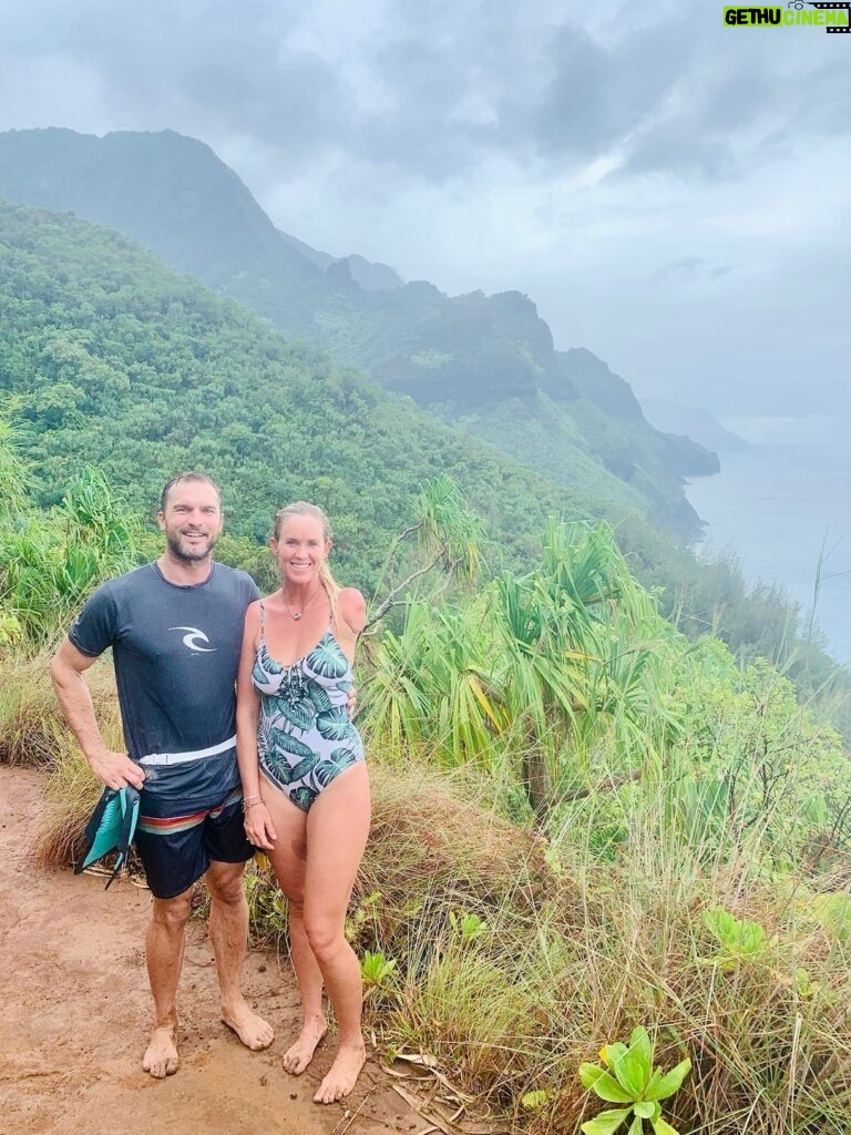 Bethany Hamilton Instagram - Conflict is a necessary (and healthy!!) part of every relationship. Here’s a protip from my friend Christine @adynamicspeaker to keep conflict healthy: “Encourage and uplift your loved ones at ALL times” and it will set you up for better communication in times of conflict! #family #relationships #healthycommunication