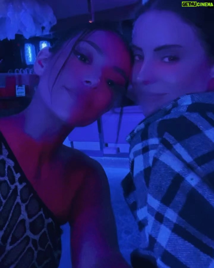 Bethany Mota Instagram - laaast night 🥳💕 The Classic Cat