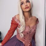 Bethany Mota Instagram - Living out my dream of being a Sanderson sister 🔮🎃🧪🧙‍♀️