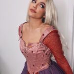 Bethany Mota Instagram - Living out my dream of being a Sanderson sister 🔮🎃🧪🧙‍♀️