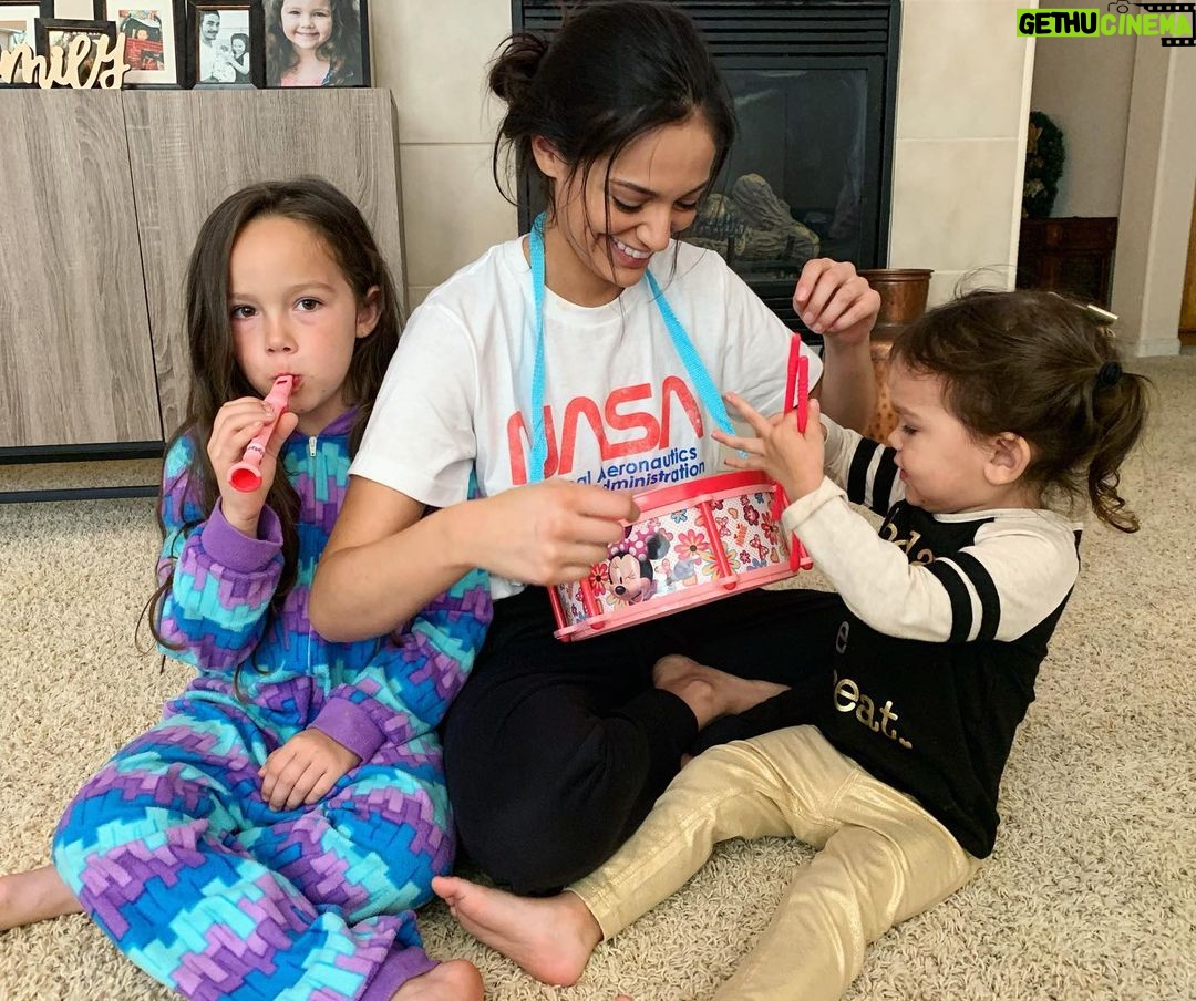 Bethany Mota Instagram - What being an aunt looks like.. 😂❤️
