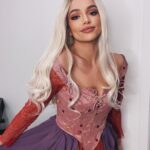 Bethany Mota Instagram - Living out my dream of being a Sanderson sister 🔮🎃🧪🧙‍♀️