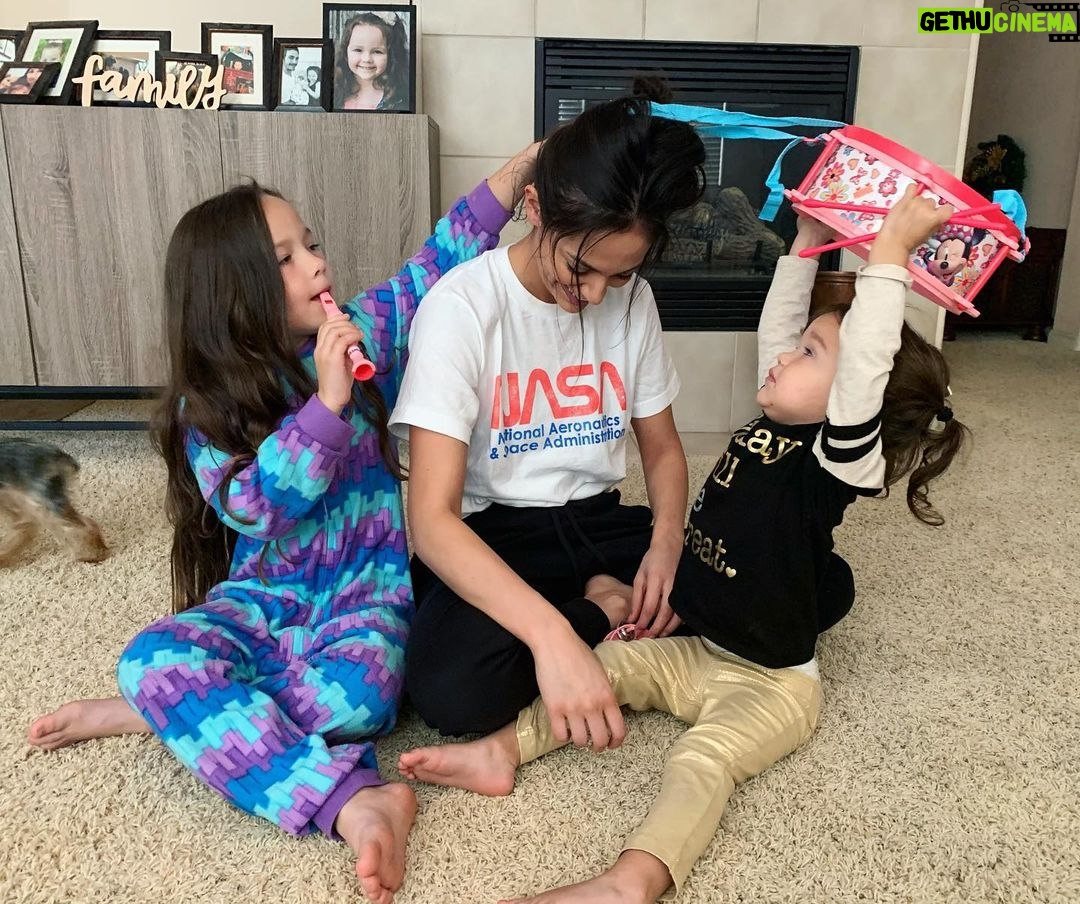 Bethany Mota Instagram - What being an aunt looks like.. 😂❤️