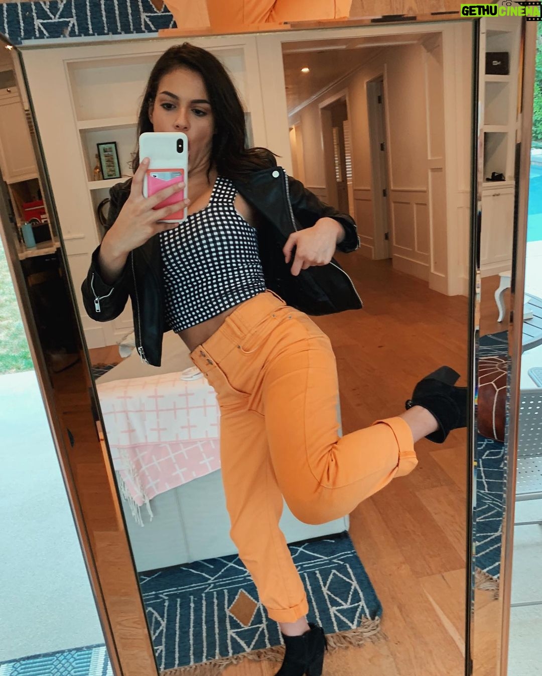 Bethany Mota - 157K Likes - Had a cool pose idea for this photo. Instead.. enjoy me failing miserably ๐๐ปโโ๏ธ