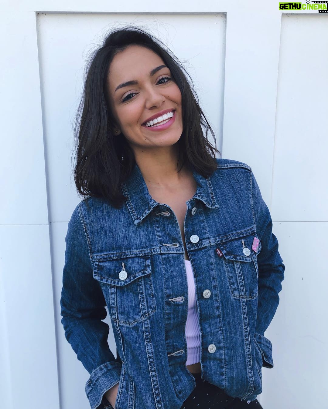 Bethany Mota - 143.7K Likes - Hi friends! Exciting news! @VSPINK is honoring the next generation of women who choose to dream BIG through the launch of their PINK GRL PWR Project! Iโm so honored to be a part of this campaign, serving as a judge alongside so many inspiring women. This project will award 20 recipients with a prize to develop their own original ideas to help empower themselves and the world. HOW COOL?! Big thanks to VSPINK for allowing me to help tell this incredible story! #PINKGRLPWR ๐๐ช๐ผ
@allysonbrianna
@caitlincrosby
@ayakanai
@payal
@alliwebb
@heatherhallgalle
@cyllasenii
@nickib146