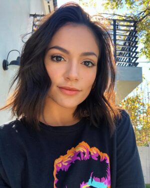 Bethany Mota Instagram - Shoutout to the sun for having my back and making my hair look super hot for this selfie ☀️ #sunpun #imdun
