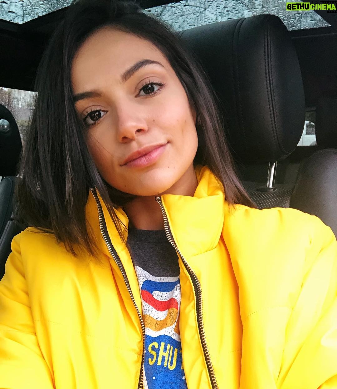 Bethany Mota - 149.8K Likes - Rainy days make me feel likeโบ๏ธ๐๐งโโ๏ธ also, they apparently make me dress like Iโm going to space โ๐ผ