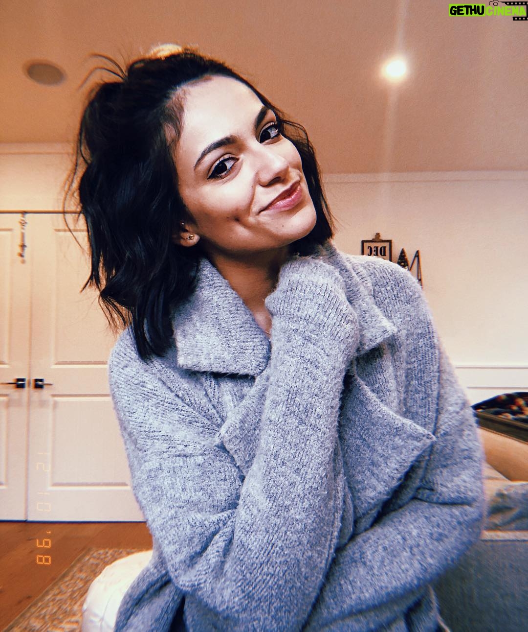 Bethany Mota - 148.8K Likes - The only thing I wanna wear for the rest of the year โ๐ผ๐๐ปโโ๏ธ๐โ๏ธ