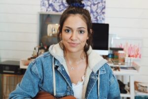 Bethany Mota Instagram - I wrote a song using my hate comments! ..And then felt left out, so decided to roast myself a little bit also 😏🎶💭 link in bio!
