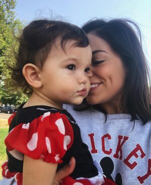 Bethany Mota Instagram - Unplanned matching Disney attire with my niece 🎈🐭 how freaking cute is she 😍