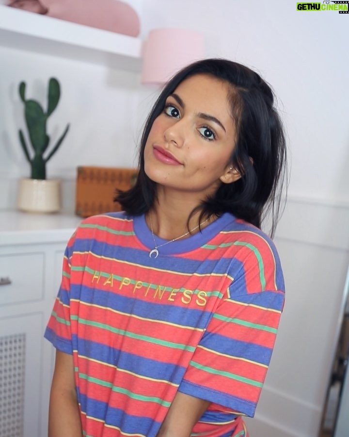 Bethany Mota - 123.7K Likes - Lil video of my go to makeup look for Summer! โ๏ธ๐ Recently, Iโve mostly been wearing little to no makeup at all. But some days, I like to wear a little more just for me because I enjoy it & this has been my go to routine for those days! ๐ค๐ Whatโs your fave beauty product?
Products I used:
Glow Recipe Watermelon Glow Moisturizer
Givenchy Teint Couture Beauty Balm
YSL Radiant Touch concealer
Laura Mercier Loose Powder
Maybelline Lash Sensational Mascara
Anastasia Brown powder duo
Bobbi Brown blush: Desert Pink
Bobbi Brown Crushed lip color: Ruby
Song: Bracelet - Lauv