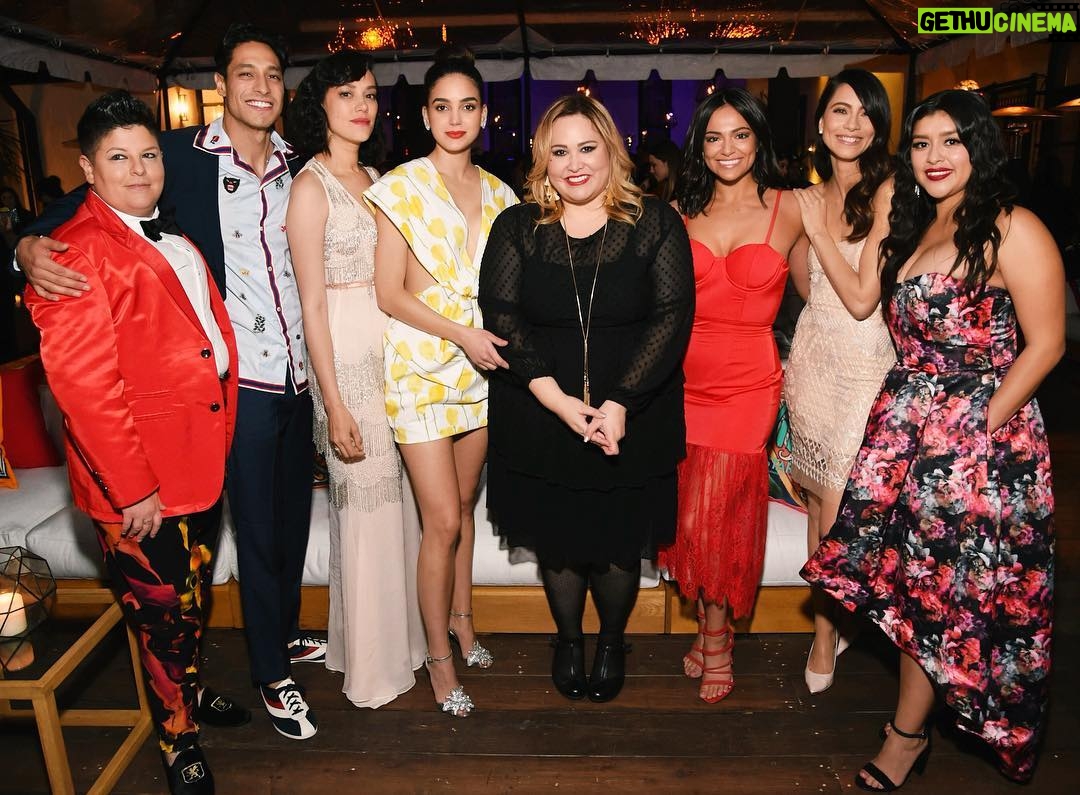 Bethany Mota Instagram - Had a great time hanging with the @vida_starz cast after the premiere screening last night! The show officially airs on 5/6! Its sooo gooood šš¼ā„ļøš„#VidaSTARZĀ #ad Los Angeles, California
