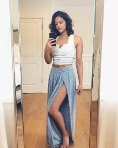 Bethany Mota Instagram - When your pants look like a skirt and feel like pajamas 👌🏼 this is all I ever wanna wear thank youuuu very much 💓 Happy weekend y’all ✨ Los Angeles, California