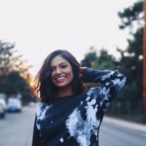 Bethany Mota Instagram - A smiley bean wishing you a happy Sunday! How was your weekend?✨