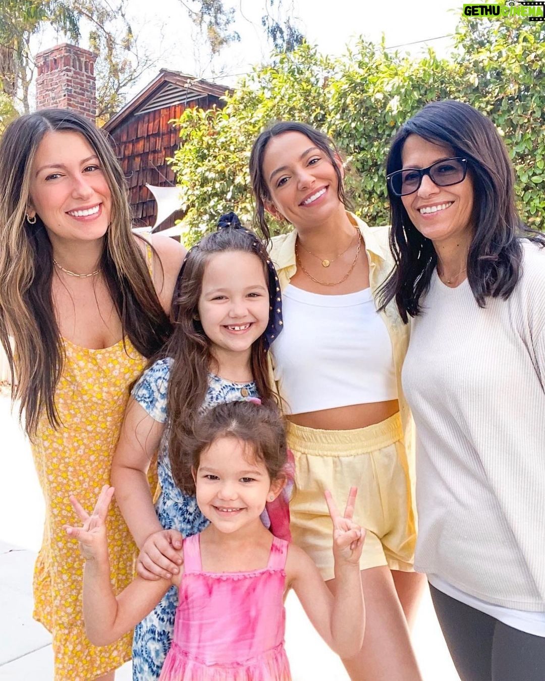 Bethany Mota Instagram - happy valentine’s day . here are the souls that i’m obsessed with 💘