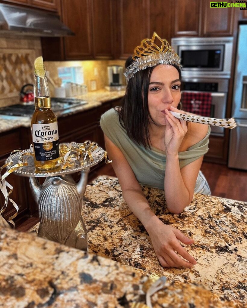 Bethany Mota Instagram - It’s almost 2023! Can’t think of a better way to kick off my partnership with @coronausa 🍻 Wishing you all a very fun and very safe NYE! #LaVidaMasFina #For21+ #ad