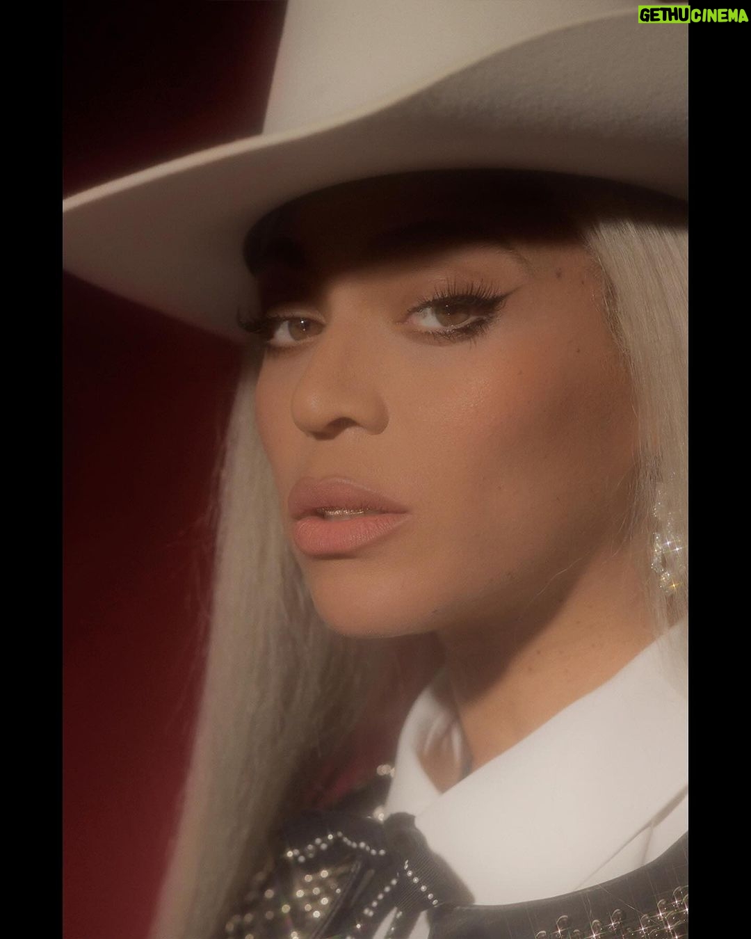 Beyoncé - 5 Million Likes -