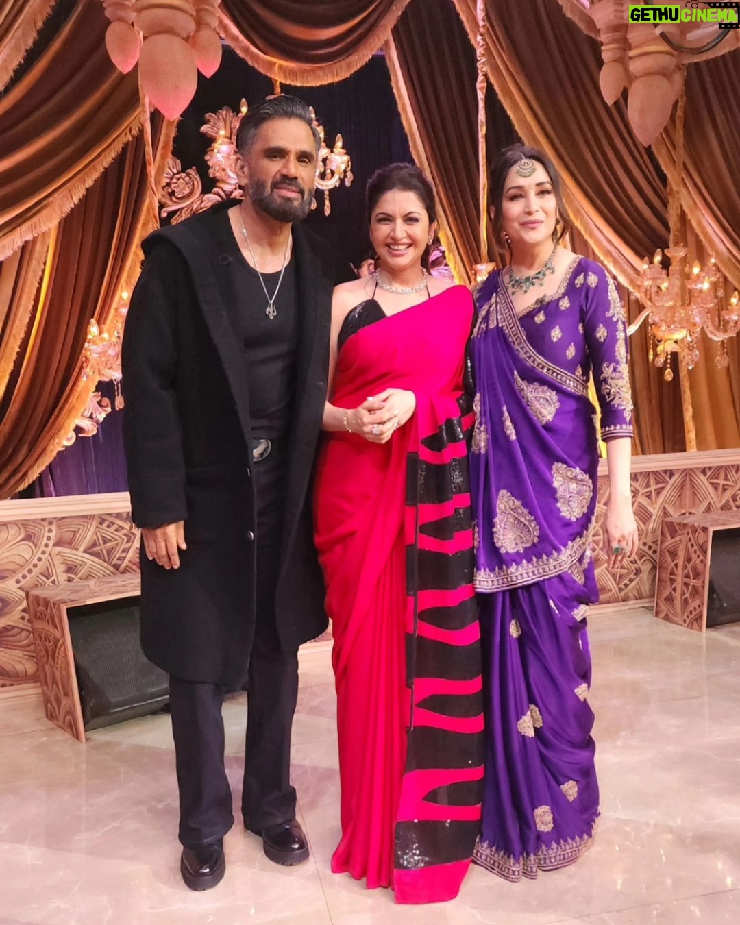 Bhagyashree Instagram - Watch us in Dance deewane on @colorstv at 9.30pm today #entertainment #dancedeewane #funshoot #funtimes Stylist - @roshni0819 Outfit - @swtantraofficial x @entertainmenttleo9 Jewellery - @jewelryaccent Makeup @elvismakeupartist Hair @sunny_hairr