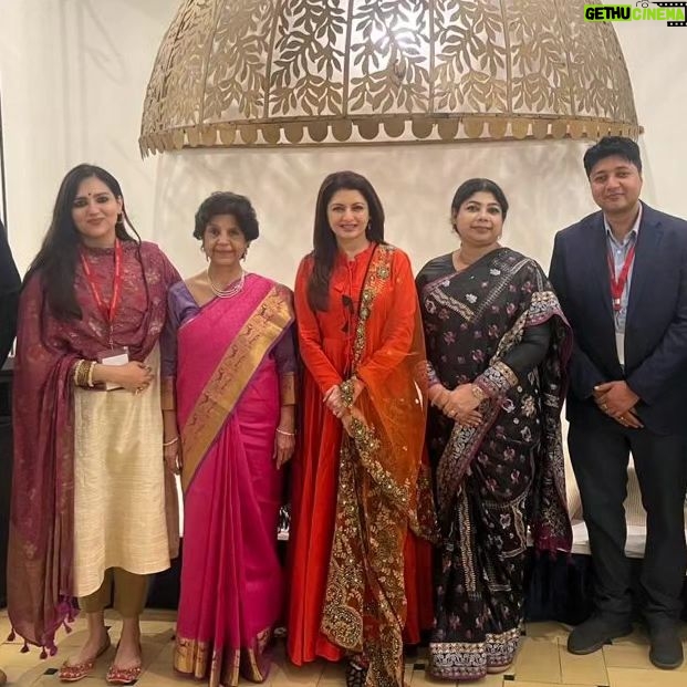 Bhagyashree Instagram - It was an honour to be a part of Womencon2024, a forum where women have been able to be of outstanding service to the society. I have been regularly trying to bridge the gap of need and understanding between patients and doctors. Many of south west Asia and Africa's leading endocrinologists were addressing the queries at this forum. Subjects that varied from diabetes to obesity, hypothyroidsm to infertility and much more. It was an immense learning for me too. I feel blessed indeed. Thank you Dr.Sarita Bajaj #health #doctorsforum #patientcare #healyourbody