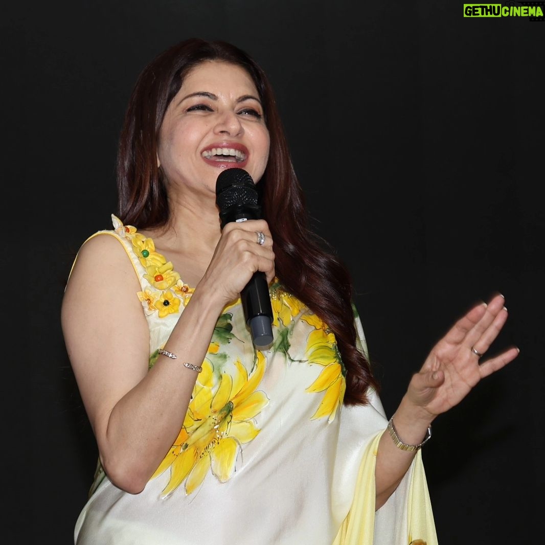 Bhagyashree Instagram - To our school we are proud to belong : Jamnabai Narsee School. The best award one can get is when you are called as a speaker to your school, it is an acknowledgement of your achievement. Not as an actor but to address the teachers and faculty for their wellness program. I went up on stage beaming like a little girl. Thank you @urvashi.thacker for having the trust and belief in me. @jamnabai.narsee.school #myschool #jamnabainarseeschool #teachers #proudtobelong #speaker #health #healthprogram
