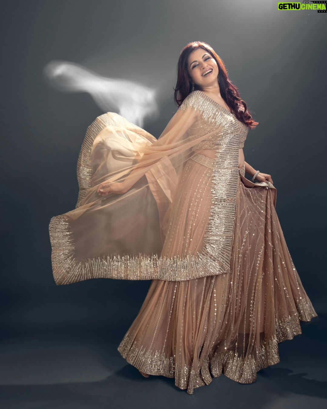 Bhagyashree Instagram - Pops from the clicks ! Photoshoot finals 📷 @akshayrathodphotography Outfit @mohini__chabria Stylist @roshni0819 Makeup @elvismakeupartist Hair @sorinspasalon #saree #sari #shinebright #bebeautiful #sareelove #traditional #lovethelook #dressedup #shimmernshine #beyourownkindofbeautiful
